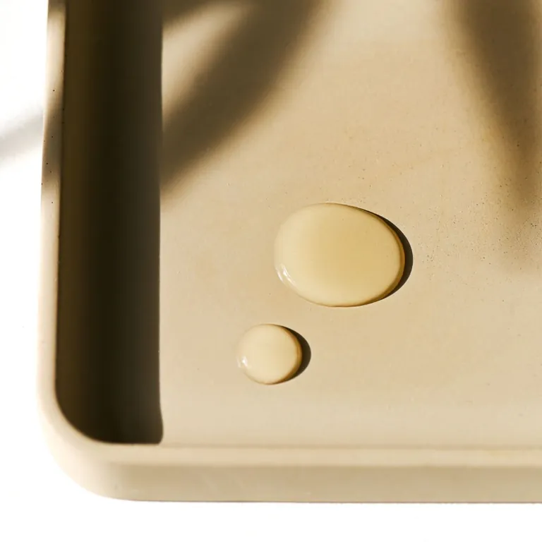 Two drops of Sculpting Medium serum on a stone tray